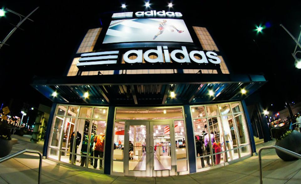 Adidas ist neu in die Top 10 aufgestiegen. Der Sportartikelhersteller verbesserte seine Bewertung um 2,1 auf 39,3 Punkte. Damit schaffte es Adidas auch auf die „Improver“-Bestenliste.