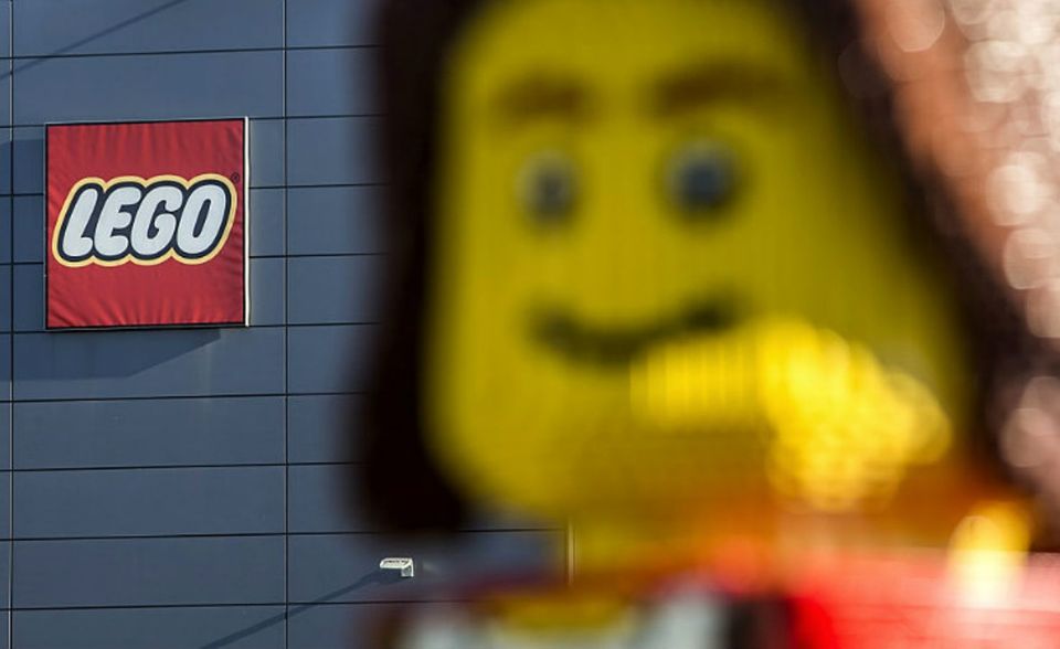 Keine Marke ist laut Yougov in Deutschland beliebter als Lego. Der dänische Spielzeughersteller ist auch 2019 der unangefochtene Spitzenreiter des Brand-Rankings. Lego erhielt von den Befragten 51,2 Punkte.