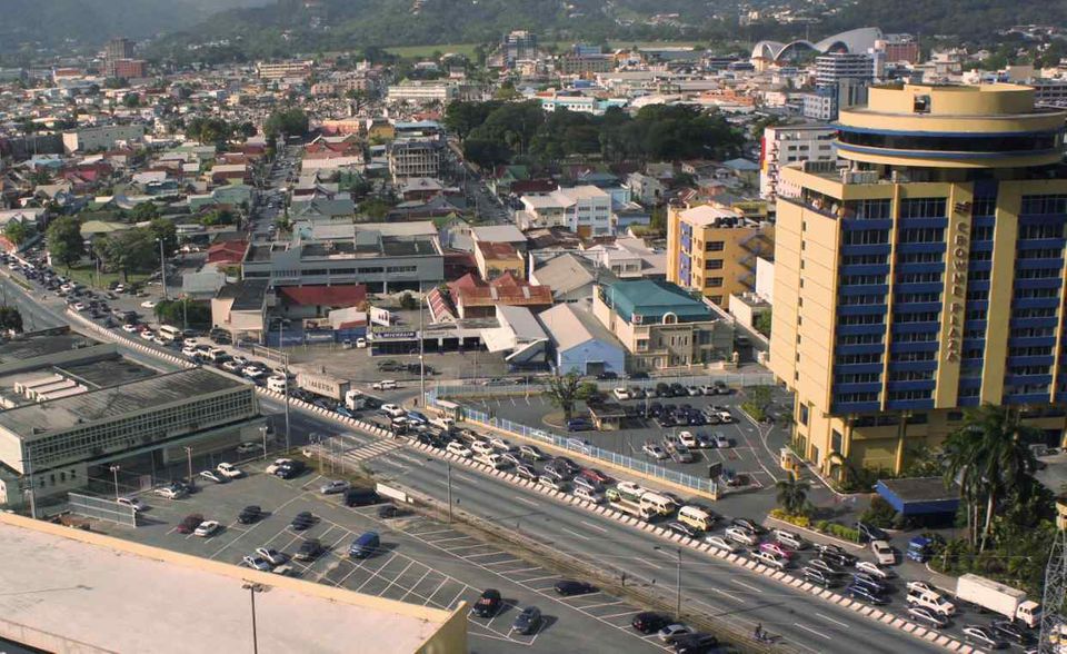 Fast alle der größten Energieverbraucher sind Industriestaaten oder bedeutende Erdölnationen. Trinidad und Tobago bildet da seit Jahren eine Ausnahme. In dem karibischen Inselstaat lag der Pro-Kopf-Verbrauch an Primärenergie im vergangenen Jahr bei 465,5 Gigajoule (minus 0,1 Prozent).