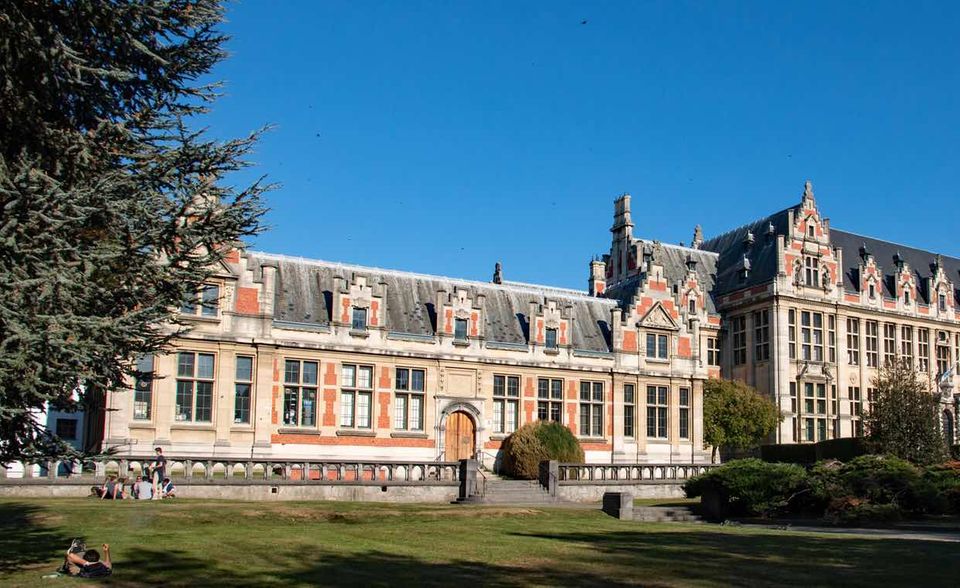 Belgien belegt Platz zehn in der Rangliste von Eurostat. Die Universitäten des Landes kamen demnach 2017 auf durchschnittlich 8,5 Prozent ausländische Studenten. Viele von ihnen dürften vom Status Belgiens als Hauptsitz der Europäischen Union und der NATO angezogen worden sein.