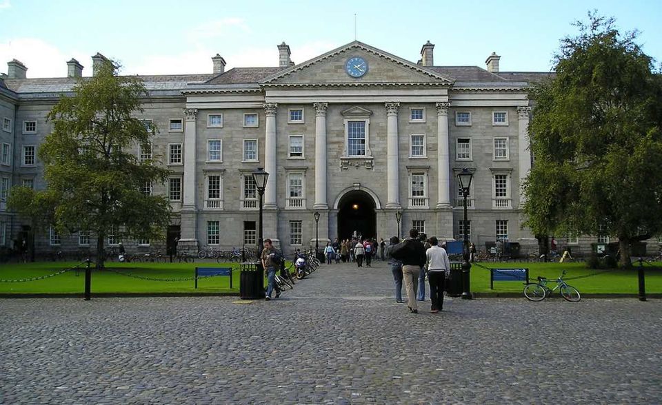 Irland gehört spätestens seit Heinrich Bölls „Irischem Tagebuch“ zu den Sehnsuchtszielen von Studenten aus Deutschland. Die lernen dann etwa am Trinity College im Herzen von Dublin an einem altehrwürdigen Ort, der sonst nur als Tourist besucht werden kann. Lediglich die hohen Mieten in Dublin machen Erasmus-Studenten zu schaffen. Irland belegt mit 8,9 Prozent ausländischen Studenten Platz neun der Rangliste.