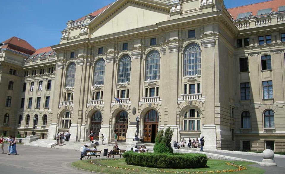 Exakt jeder zehnte Student in Ungarn kam 2017 aus dem Ausland. Damit belegen die Hochschulen des Landes, beispielsweise die Universität Debrecen, Platz acht in der EU.