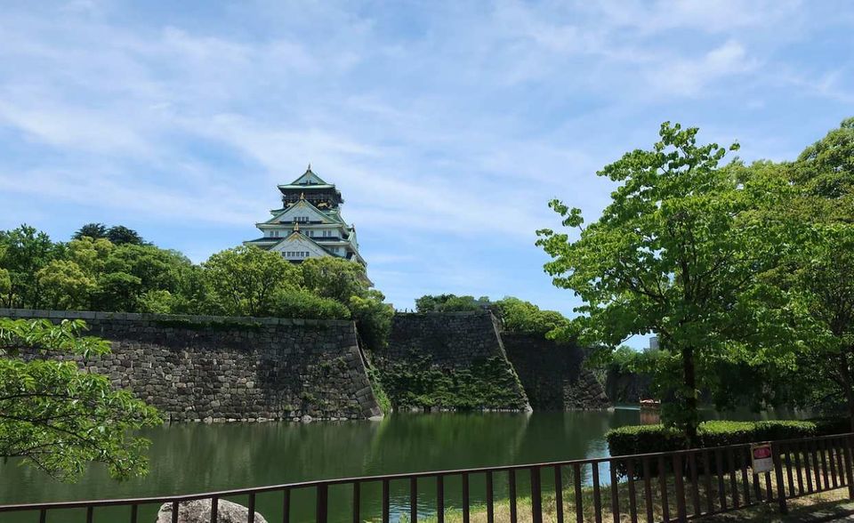 Die zehn Spitzenplätze der Rangliste verteilen sich auf fünf Länder. Japan ist neben Tokio noch mit Osaka vertreten. Die Hafenmetropole kam mit 97,7 Punkten auf Platz vier der lebenswertesten Städte weltweit. Keinen Verbesserungsbedarf sahen die Experten bei der Stabilität, der Gesundheitsversorgung und dem Bildungswesen.