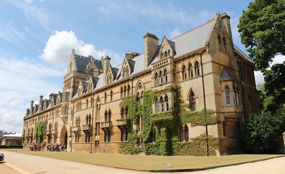 Zahlen für das Vereinigte Königreich lagen Eurostat nicht vor. Die UNESCO bezifferte den Anteil ausländischer Studenten zuletzt auf 17,9 Prozent. Damit sicherten Eliteunis wie die University of Oxford oder das Imperial College dem Vereinigten Königreich Platz drei in diesem Ranking.