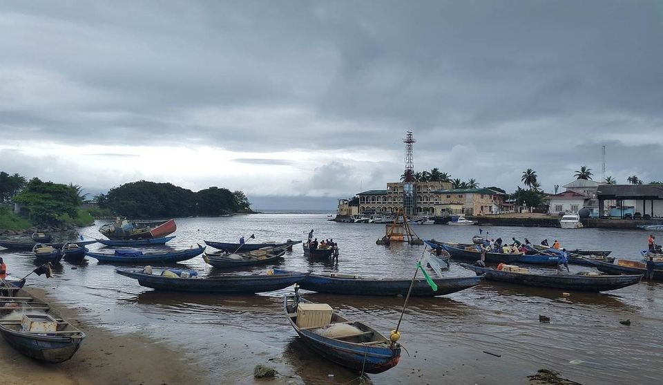 Die meisten Länder dieser Top 10 liegen in Afrika. So auch Douala, die größte Stadt in Kamerun. Sie kommt im Ranking der lebenswertesten Städte auf Platz 133 und belegt damit in dieser Liste Rang acht. Die beste Note gab es für die Stabilität (60 Punkte). Dafür bewerteten die Analysten das Gesundheitswesen extrem schlecht (25 Punkte).