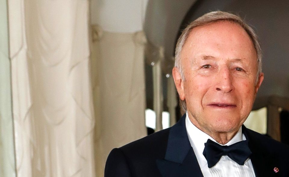 Laurence Graff ist Chairman von Graff Diamonds International. Das Unternehmen ist weltweit mit 50 Geschäften vertreten. Zu Graffs Kunden gehörten unter anderem Donald Trump und Oprah Winfrey. Das Vermögen des Milliardärs schätzt Forbes auf 5,5 Mrd. Dollar.