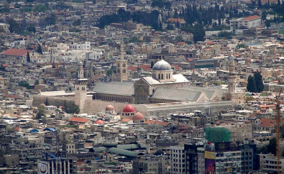 Die lebenswerteste Stadt der Welt, Wien, bekam von den Analysten der Economist Intelligence Unit 99,1 Punkte zugesprochen. Am anderen Ende der Liste fristet Damaskus mit 30,7 von 100 möglichen Punkten ein trauriges Dasein. Die syrische Hauptstadt konnte nur bei „Kultur und Umwelt“ mit den anderen Vertretern der Flop 10 mithalten (40,5 Punkte). In allen anderen Kategorien schnitt Damaskus sehr schlecht ab, allen voran bei der Sicherheit (20 Punkte) und der Gesundheitsversorgung (29,2 Punkte).