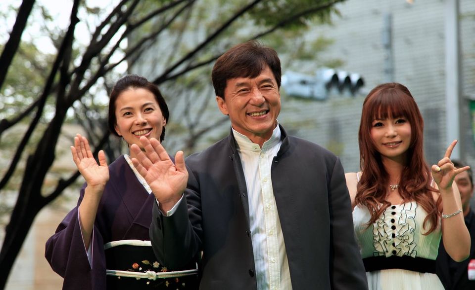 Jackie Chan lässt sich nicht von den Avengers das Wasser abgraben. Der Kinostar aus Hongkong steigerte seine Jahresbilanz von 45,5 auf 58 Millionen Dollar und konnte damit Platz fünf im Gesamtranking halten.