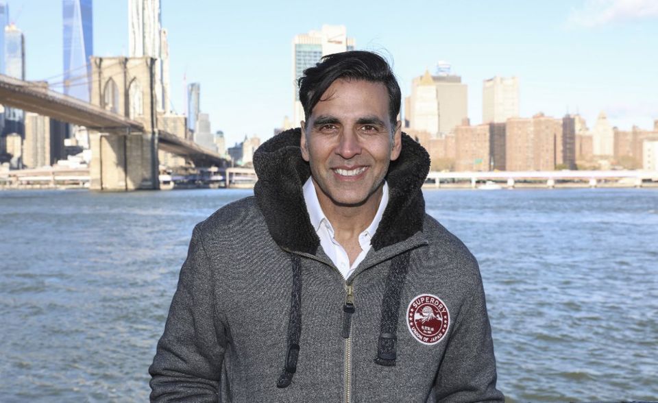 Bollywood-Star Salman Khan hat es in diesem Jahr nicht mehr in die von Hollywood dominierte Top 10 geschafft. Kollege Akshay Kumar konnte hingegen seine Platzierung verbessern. Der indische Schauspieler kletterte mit einem Jahresgehalt von 65 Millionen Dollar vom siebten auf den vierten Platz.