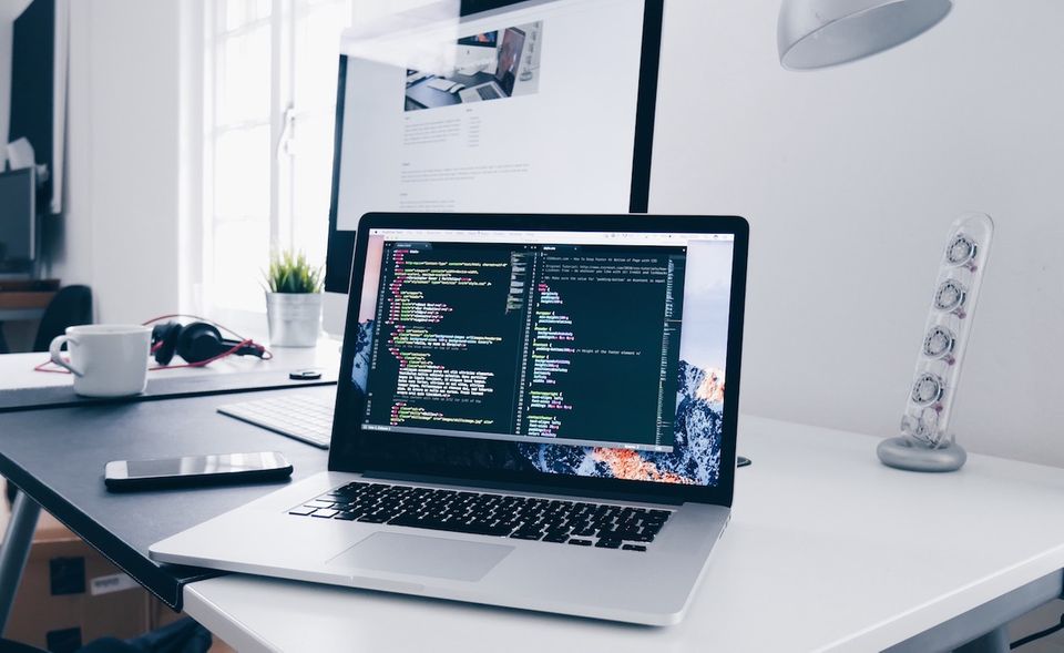 In keinem Beruf verdienen Studenten auf Studitemps mehr als in Entwickler- oder Programmiererjobs. Im Schnitt lassen sich hier den Angaben zufolge 15,23 Euro Stundenlohn verdienen. Wie beim IT-Support ist die Spannbreite enorm. Sie liegt zwischen 10 und 30 Euro.