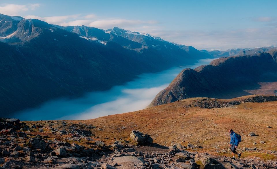 Insbesondere die Kreuzfahrtindustrie macht Natur und Einwohnern in Norwegens Fjorden zu schaffen. Im März 2019 traten für einige Regionen, die teils UNESCO-Welterbe sind, strenge Umweltauflagen in Kraft. Die Experten vom Weltwirtschaftsforum loben Norwegens Verbindung von Naturschutz und Tourismus als vorbildlich und vergaben 5,8 Punkte.