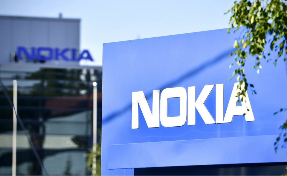 Kein Unternehmen zahlt laut Glassdoor in Deutschland höhere Grundgehälter als Nokia. Der finnische Telekommunikationskonzern lockt demnach mit einem Median-Jahreslohn von 93.440 Euro. Das waren 42 Prozent mehr als bei IBM auf Platz 20 (65.772 Euro).