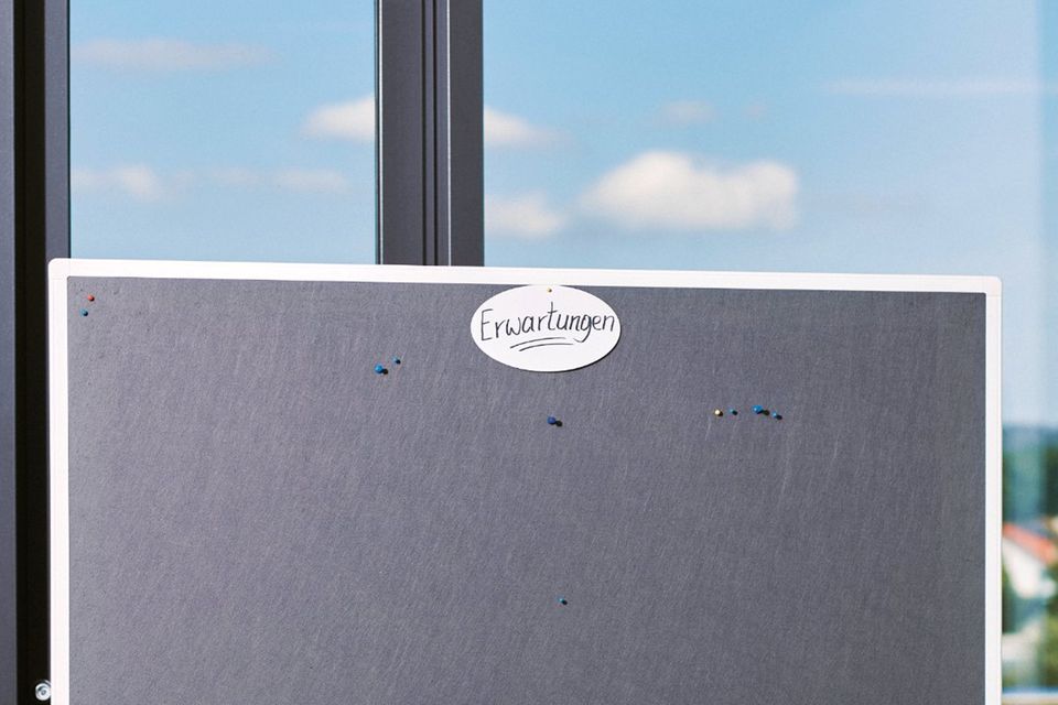 Erwartungen? Man wüsste gerne, was auf dieser Tafel des Elektronikspezialisten Weidmüller stehen wird