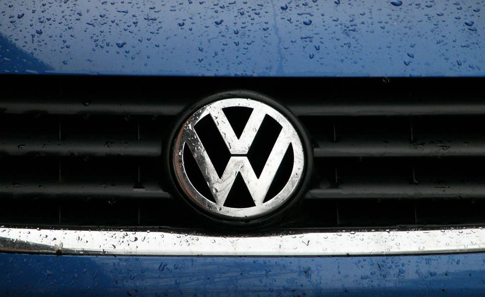 Deutsche Autobauer hatten besonders unter dem Zollstreit mit den USA zu leiden. Der Aktienkurs von Volkswagen sank laut „Forbes“ im vergangenen Jahr um fast 16 Prozent. Im weltweiten Ranking rutschte die Gruppe zwei Plätze auf Rang 18 ab. In Europa reichte es aber für Rang zwei, weit vor den deutschen Konkurrenten Daimler (Platz neun) und BMW (Platz elf).