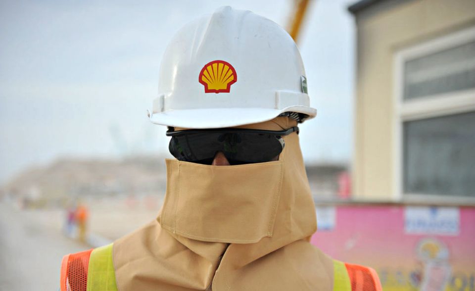 Royal Dutch Shell baut dank der starken Ölpreise die Spitzenposition in Europa aus. Der niederländische Konzern konnte seine jährlichen Einnahmen laut „Forbes“ um fast 20 Prozent auf 382,6 Mrd. Dollar steigern. Royal Dutch Shell schaffte es als einziger europäischer Konzern in die weltweiten Top 10, noch vor der US-Bank Wells Fargo und knapp hinter Apple auf Platz sechs.