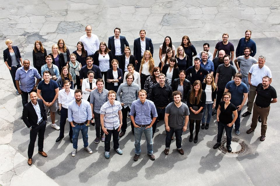 Das Flightright-Team mit Gründer Philipp Kadelbach (links vorne) Bild: Flightright