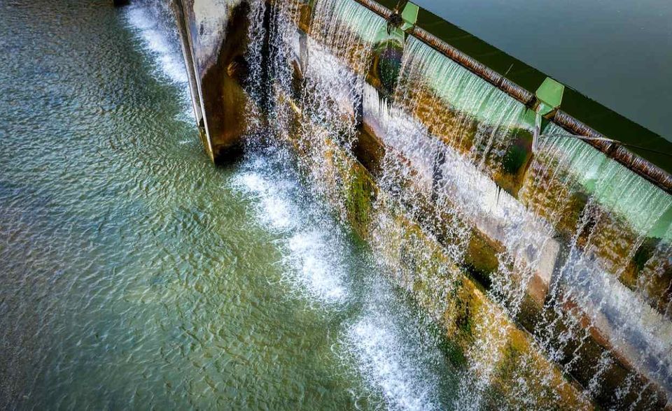 Wasserversorgungsunternehmen zeigen sich großzügig beim Weihnachtsbonus. Jeder Tarifbeschäftigte erhielt 2018 im Durchschnitt 4073 Euro. Das entsprach 90 Prozent des Monatslohns. Nahezu jeder Tarifbeschäftigte (99,4 Prozent) erhielt das Weihnachtsgeld.
