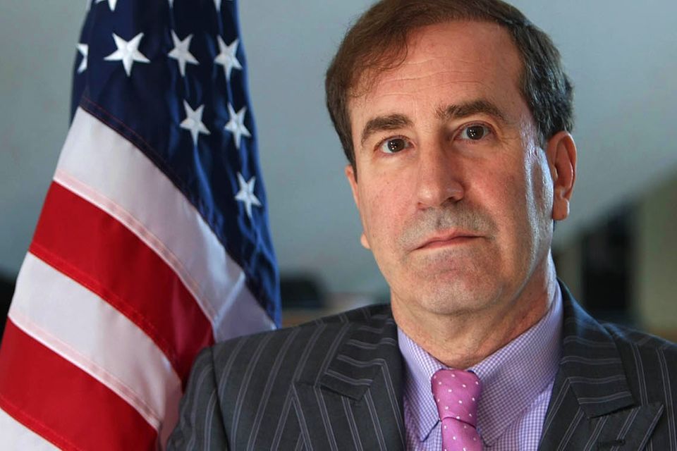 Harry Markopolos wuchs als Sohn griechischer Einwanderer in Erie, Pennsylvania, auf, studierte BWL und Finanzwesen und begann 1987 eine Karriere als Börsenmakler. 1991 wechselte er als Portfoliomanager zur Investmentfirma Rampart in Boston – und stieß bei der Arbeit auf den Madoff-Fonds, dessen Performance ihm zu gut schien, um wahr zu sein.