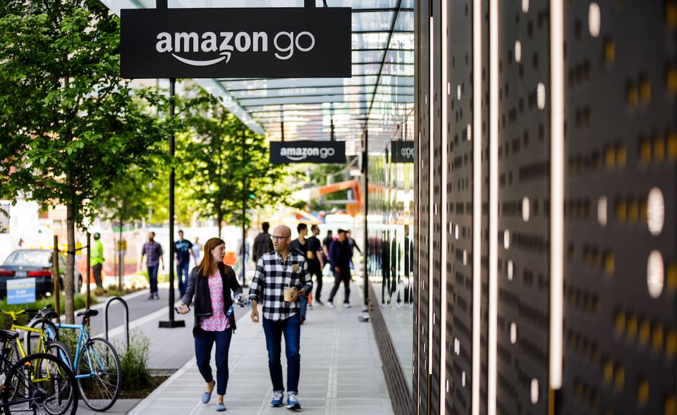 Amazon ist laut Glassdoor unter Jobsuchenden der beliebteste Arbeitgeber – oder generiert zumindest das meiste Interesse. 685 freie Stellen zählte der Anbieter im Oktober für den Online-Riesen.
