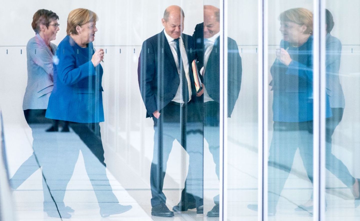 In der Corona-Krise machen Kanzlerin Angela Merkel und Finanzminister Olaf Scholz Rekordschulden, um die Wirtschaft zu stützen
