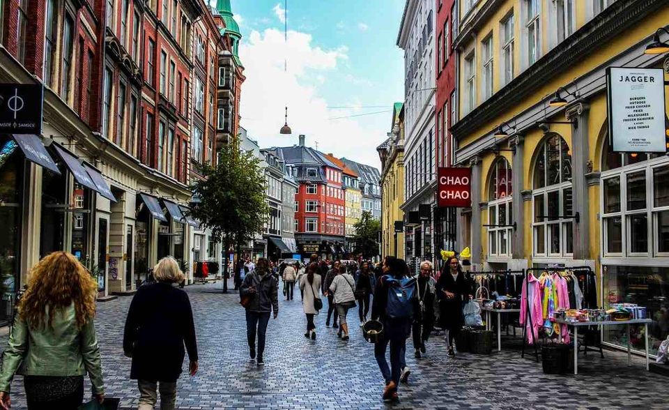 Dänemark ist das erste Land, das 2018 pro Kopf mehr als 500 bargeldlose Transaktionen verzeichnen konnte. Genau genommen waren es 509 solcher Zahlungen.
