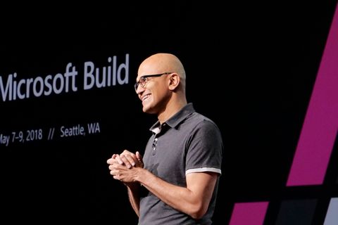 Bei Microsoft feiert Satya Nadella in diesem Jahr sein fünfjähriges Jubiläum als CEO. Seitdem hat sich der Softwarekonzern spürbar gewandelt: Unter Nadellas Regie änderte Microsoft seine Geschäftsstrategie: Cloud Computing und Augmented Reality stehen nun im Zentrum. Mit Erfolg: Die Microsoft-Aktie ist unter Nadella auf einem Höhenflug.