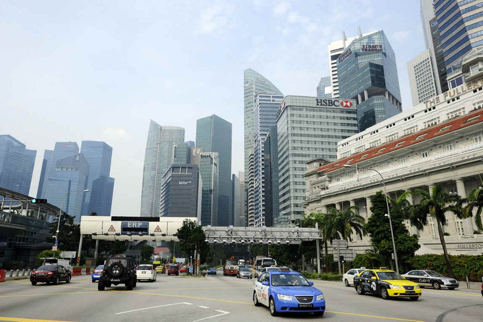 In keiner der 82 untersuchten Städte fühlen sich Expats so sicher wie in Singapur. Hier erzielte die asiatische Finanzmetropole die perfekte Note von 100 Prozent. Die Ausländer lobten zudem die Eingewöhnung (Platz sieben) und die Lebensqualität (Platz neun). Sogar im Bereich „Finanzen & Wohnen“ schneidet Singapur mit dem 15. Rang vergleichsweise gut ab. Im Job sind viele Ausländer hingegen weniger glücklich. Bei der Work-Life-Balance belegte Singapur nur Platz 61. „Ich fühle mich bei der Arbeit stark unter Druck gesetzt, und alles ist so durchgeplant und vorgegeben,“ beklagt sich ein Schweizer Expat.
