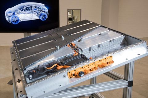 Ein MEB Batteriesystem für den ID.3 steht im VW-Werk in Salzgitter. Volkswagen hat dort im September mit der Produktion eigener Batteriezellen für Elektroautos begonnen – allerdings nur im Rahmen einer Pilotfertigung für Kleinserien.