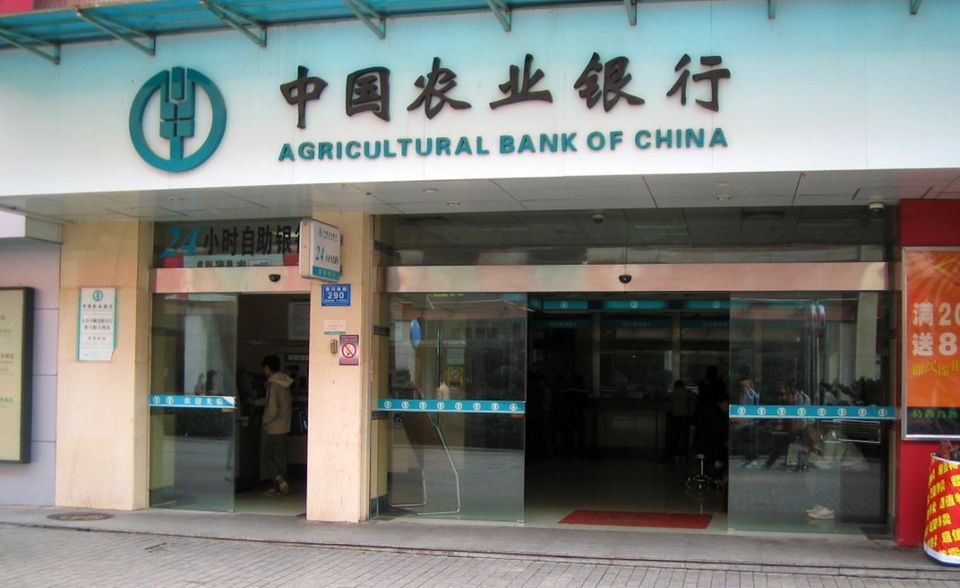 #4 Agricultural Bank of China Mit Erlösen von 22,1 Mrd. Dollar übertraf 2010 eine andere chinesische Bank die ICBC. Die Agricultural Bank of China war die letzte der großen chinesischen Staatsbanken, die an der Börse gelistet wurde. Mao Tsetung hatte das Institut 1951 ins Leben gerufen. 2007 musste es mit staatlicher Hilfe gerettet werden.