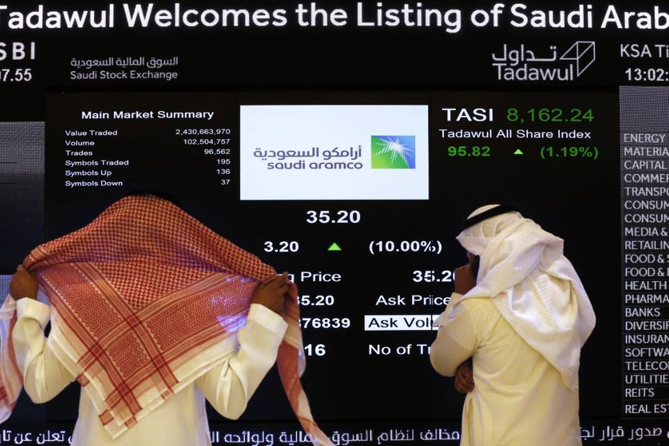Der Ölkonzern Saudi Aramco löst Alibaba an der Spitze des Rankings ab: 25,6 Mrd. Dollar sammelten die Saudis bei ihrem Börsendbüt ein. Mit einem Börsenwert von 1,88 Billionen Dollar ist der Ölriese nun auch das wertvollste Unternehmen der Welt. Diesen Titel hielt bislang Apple.