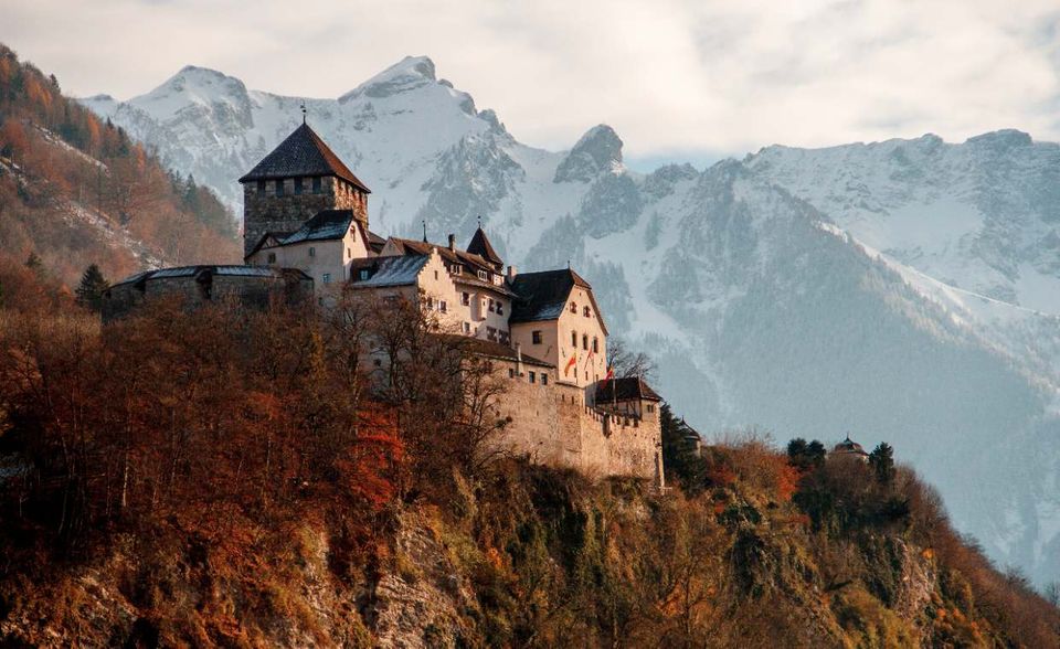 Liechtenstein trägt von allen Ländern in Europa pro Kopf am wenigsten zur klimaschädlichen Bilanz des Kontinents bei. Für jeden der knapp 39.000 Einwohner wurden 2017 in dem Fürstentum 5,1 Tonnen an Treibhausgasen freigesetzt (plus 0,1 Tonnen). Damit kam das Nicht-EU-Mitglied gerade einmal auf ein Viertel des Werts des europäischen Treibhausgas-Spitzenreiters Luxemburg (20,0 Tonnen).