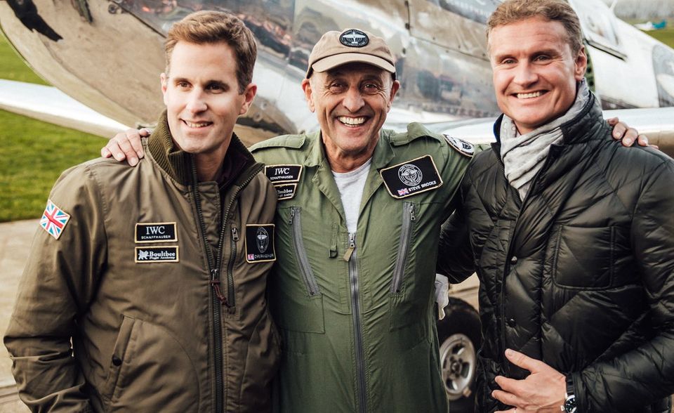 Rekord-Pilot Steve Boultbee Brooks (M.) mit Rennlegende und IWC-Botschafter David Coulthard sowie CEO Christopher Grainger-Herr
