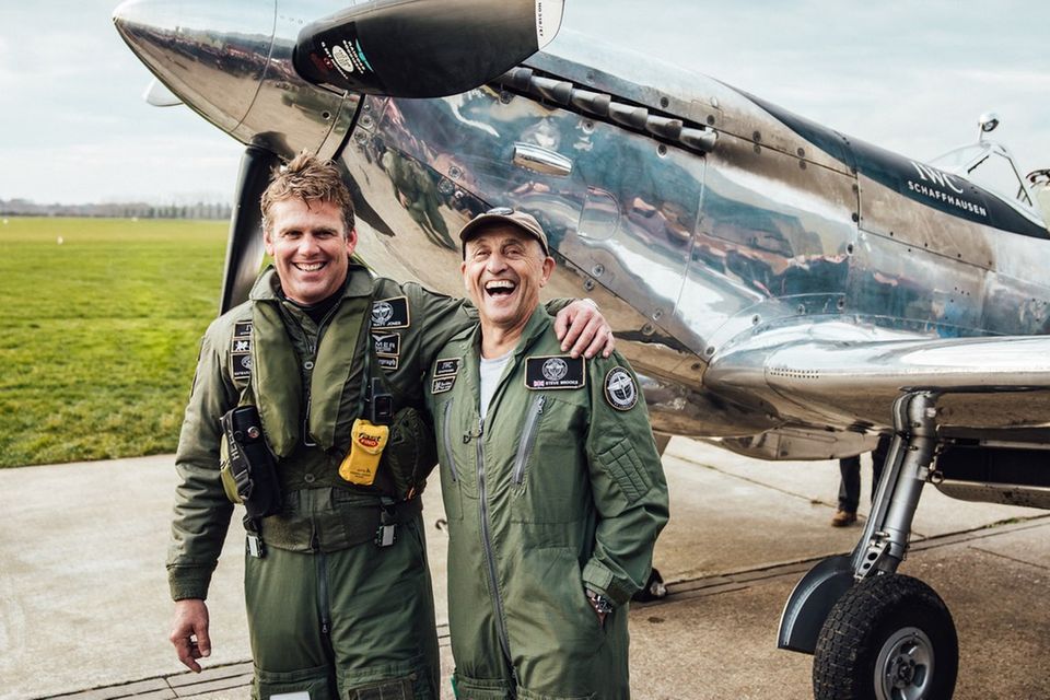 Am 5. Dezember 2019 landeten die Piloten Steve Boultbee Brooks und Matt Jones wieder auf britischem Boden – nach ihrem historischen Flug rund um den Globus in einer Spitfire