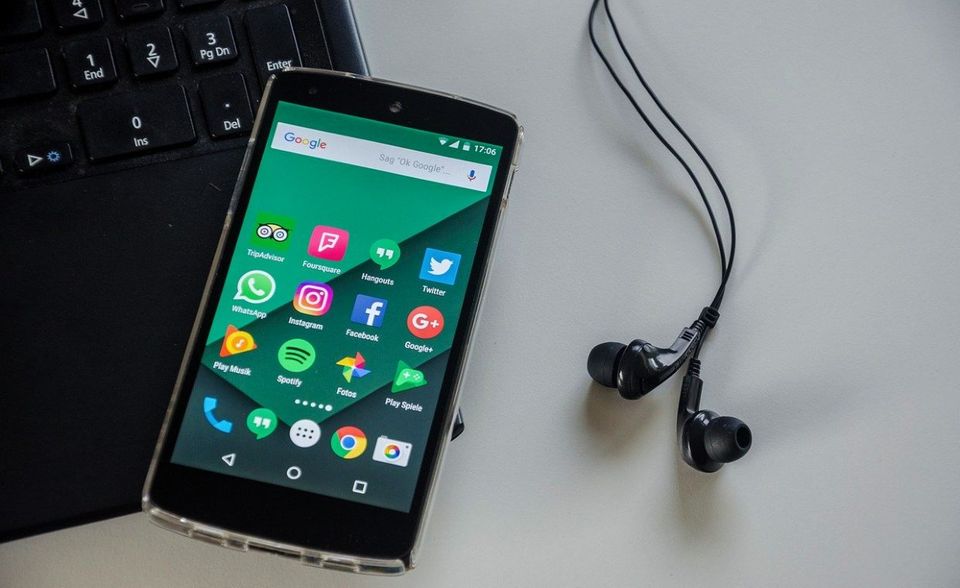 Digital Detox ist zum Trend geworden: Knapp die Hälfte der Befragten gab an, im neuen Jahr die Nutzung sozialer Medien einschränken zu wollen. Im Vergleich zum Vorjahr ist dieser Vorsatz beliebter geworden; 2019 gab nur ein Viertel an, weniger Zeit mit Handy, Computer und Internet verbringen zu wollen.