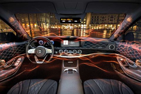 In Zusammenarbeit mit dem Soundspezialisten Sennheiser zeigt Continental zudem eine lautsprecherlose Audioanlage für den Fahrzeuginnenraum. Sie soll 3D-Sound über Schwingungen der Oberflächen im Wageninneren übertragen.