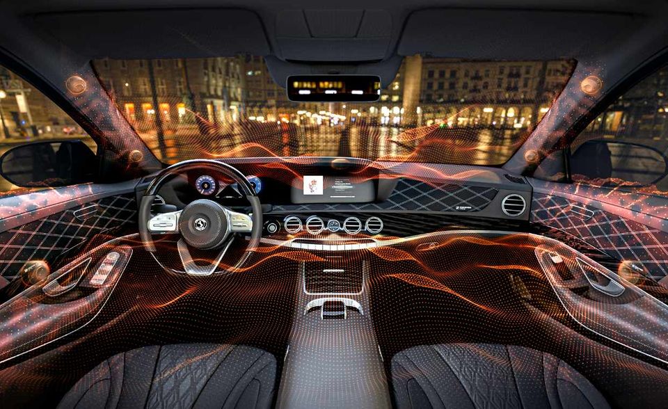 In Zusammenarbeit mit dem Soundspezialisten Sennheiser zeigt Continental zudem eine lautsprecherlose Audioanlage für den Fahrzeuginnenraum. Sie soll 3D-Sound über Schwingungen der Oberflächen im Wageninneren übertragen.