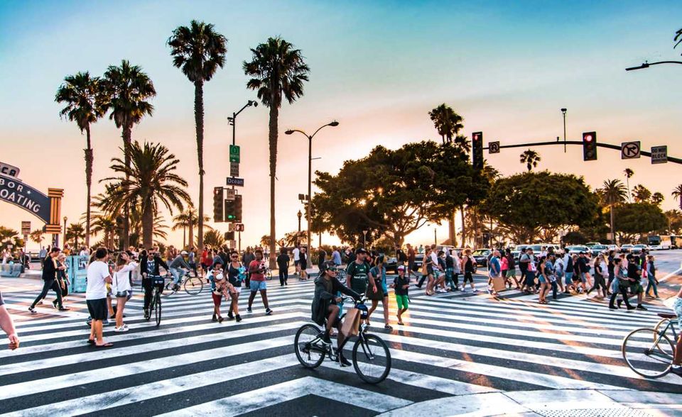 Die USA sind mit drei Städten auf der Liste der zehn schlimmsten Expat-Städte vertreten. Los Angeles kam im City Ranking 2019 nur auf Platz 76. Beim Wetter reichte es für die kalifornische Metropole zwar weltweit für Platz vier. Der katastrophale Nahverkehr brachte L.A. aber Rang 80 von 82 untersuchten Städten ein. Die hohen Wohnkosten, unsichere Arbeitsplätze und die schlechtesten Noten für das Sozialleben in den USA machen das negative Bild perfekt.