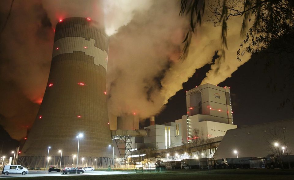 Europäischer Spitzenreiter ist ein Braunkohlekraftwerk aus Polen. Mit einer Gesamtleistung von mehr als 5400 Megawatt ist es das weltweit größte Kraftwerk seiner Art. Mit 38,3 Millionen Tonnen CO2 liegen seine Emissionen höher als die eines Staates wie etwa Irland.