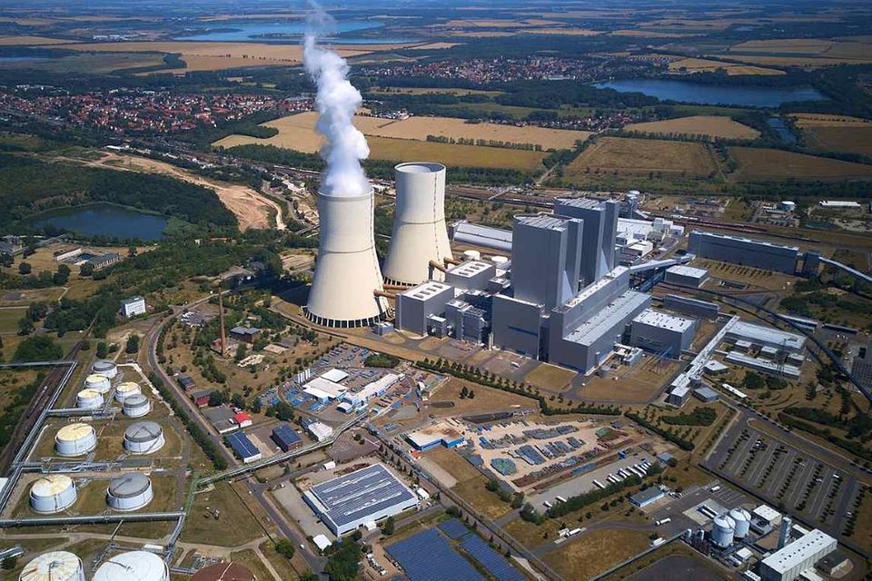 Das Braunkohlekraftwerk Lippendorf bei Leipzig ist mit einem Ausstoß von 11,7 Millionen Tonnen CO2 das nächste deutsche Kraftwerk in der Liste. Auch Lippendorf wird von der LEAG betrieben. Ende 2035 soll das Kraftwerk vom Netz gehen.