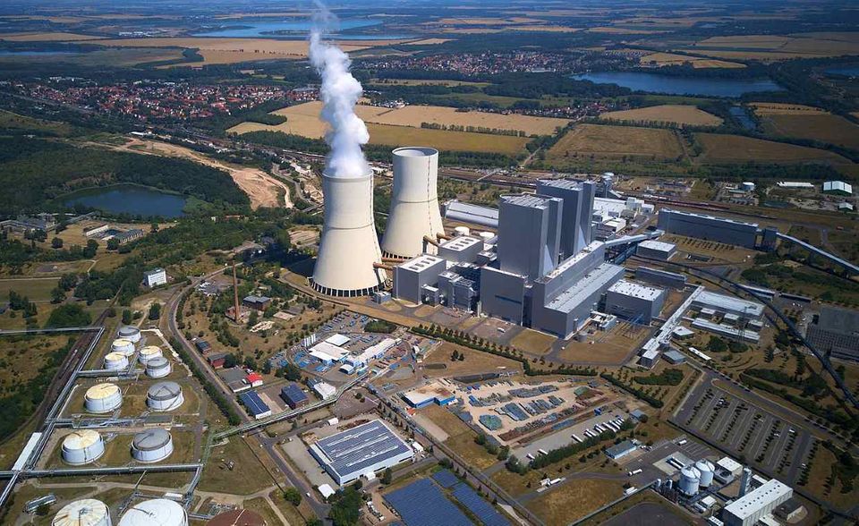 Das Braunkohlekraftwerk Lippendorf bei Leipzig ist mit einem Ausstoß von 11,7 Millionen Tonnen CO2 das nächste deutsche Kraftwerk in der Liste. Auch Lippendorf wird von der LEAG betrieben. Ende 2035 soll das Kraftwerk vom Netz gehen.