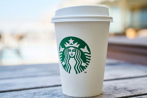 Starbucks ist auf Wachstumskurs. Die US-Kaffeehauskette erhöhte ihren Marktwert um 23 Prozent auf 11,8 Mrd. US-Dollar. Das reichte in der Rangliste der wertvollsten Marken für Platz 48.
