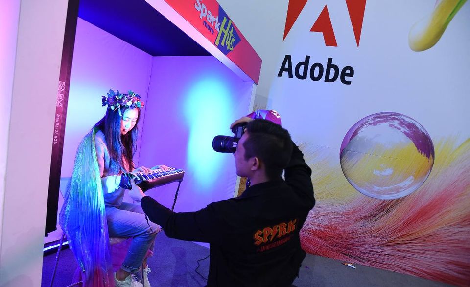 Das Softwareunternehmen Adobe steigerte seinen Marktwert binnen eines Jahres um 20 Prozent. Im Gesamt-Ranking kam der Anbieter des Bildbearbeitungsprogramm Photoshop mit 12,9 Mrd. US-Dollar auf Platz 39.