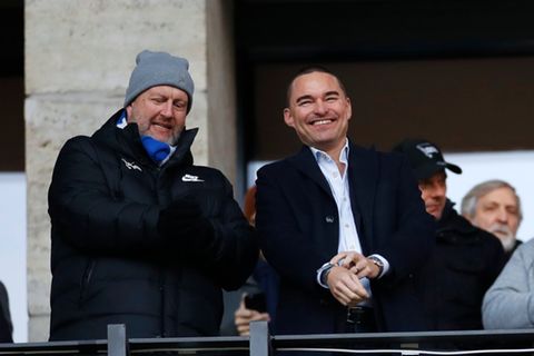 Der Einfluss von Fremdkapitalgebern im Fußball wächst – wie zuletzt etwa durch den Einstieg von Investor Lars Windhorst (r.) bei Hertha BSC
