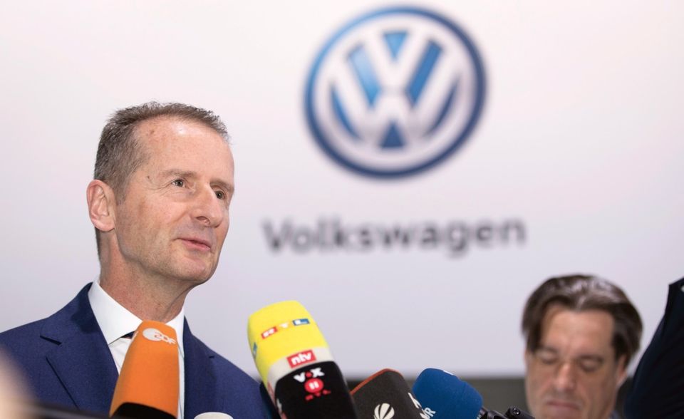 #4 Volkswagen Volkswagen hat 2019 einen Platz auf dem deutschen Treppchen knapp verpasst. Der Autobauer aus Wolfsburg steigerte seinen Börsenwert dem Ranking zufolge von 79,8 auf 97,3 Mrd. Dollar. Damit verschlechterte sich Volkswagen international aber um einen Platz auf Rang 116 und landete hierzulande auf dem vierten Platz.
