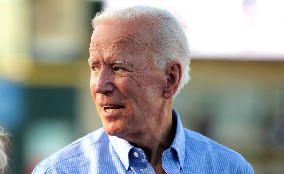 Mit seiner Politik der Mitte und Nähe zu Obama punktet Biden (77) in Iowa mit 20,2 Prozent in den Umfragen. Seine Rivalin Elizabeth Warren verdrängte er im Januar von Platz zwei. Landesweit ist er mit derzeit 27,2 Prozent unangefochtener Spitzenreiter im Kandidatenfeld der Demokraten. In Pennsylvania und Michigan führt er mit 50,3 Prozent rund sieben Punkte vor Trump, in Wisconsin liegt er knapp vier Punkte vor und in Texas liegt er nur knapp hinter ihm.