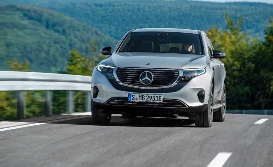 In Europa kommen Mercedes und Smart dem Bericht zufolge auf jeweils drei Prozent Marktanteil. Die Daimler-Marken teilen sich damit den elften Platz. Mercedes hatte im September 2018 den ersten Wagen der Produkt- und Technologiemarke EQ vorgestellt.