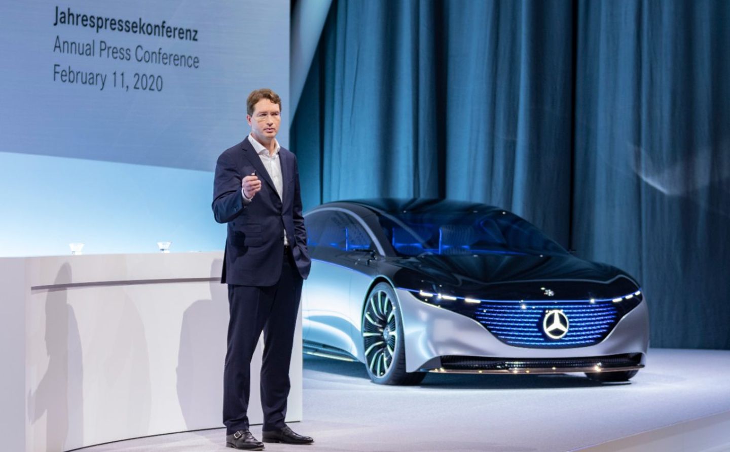 Daimler-Chef Ola Källenius spricht auf der Jahrespressekonferenz des Autobauers