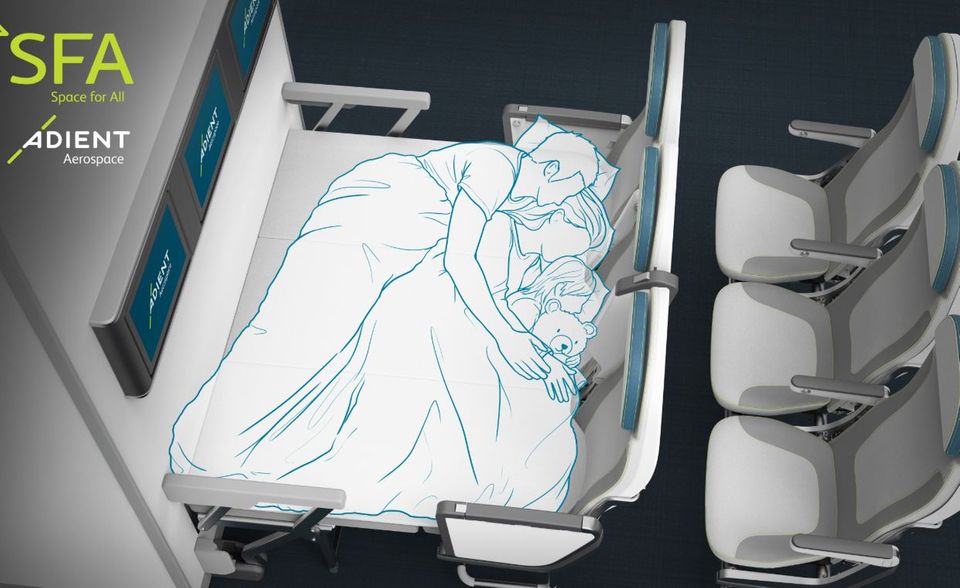 Weniger futuristisch (und beengt) mutet diese Designidee vom Unternehmen Adient Aerospace an. Sie nutzt die größere Beinfreiheit in der ersten Reihe hinter der Business Class, um Familien mehr Komfort zu bieten. Die Sitze der Mittelreihe lassen sich zu einer Liegewiese bis zur Zwischenwand ausfahren. Das Konzept stammt von Sahngseok Lee, der 2019 noch als Student bei den Crystal Cabin Awards ausgezeichnet wurde.