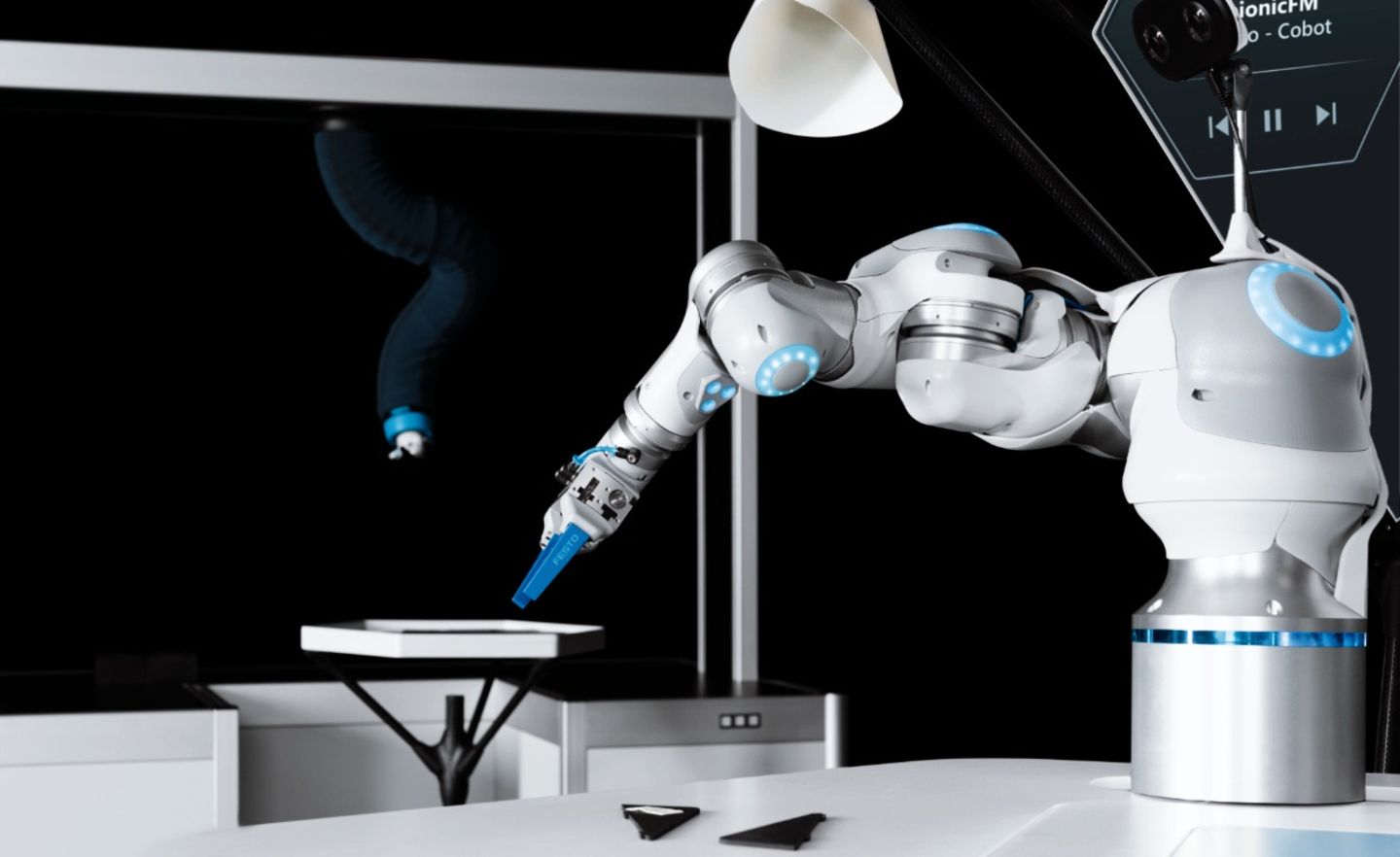 Schlaue Maschinen: Festo arbeitet an der Fabrik der Zukunft, in der Roboter immer mehr Aufgaben übernehmen