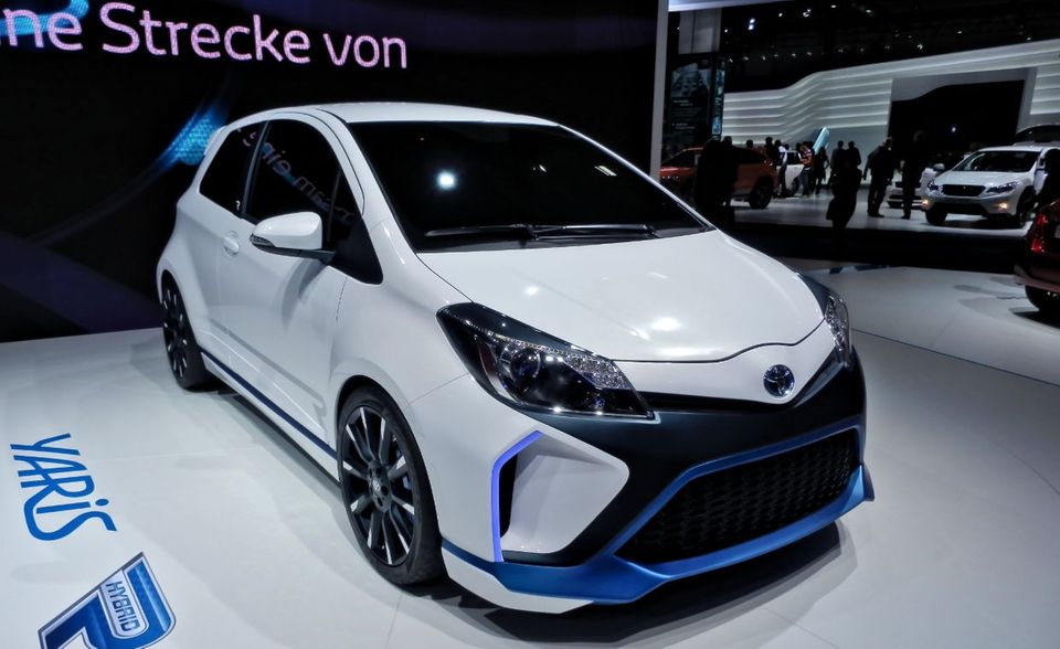 Als einziger asiatischer Hersteller kommt Toyota mit 735.000 verkauften PKW noch unter die Top Ten in Europa. Der weltgrößte Autobauer aus Japan setzt hier vor allem seinen Kleinwagen Yaris ab, der für den europäischen und nordamerikanischen Markt entwickelt wurde. Seit 2013 gibt es ihn als Hybrid mit Ottomotor und Elektromotoren kombiniert.